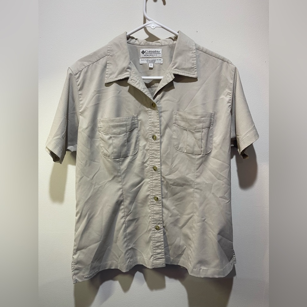 Columbia Men’s sports shirt cream color size medium NWOT